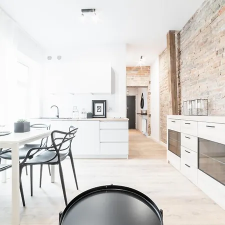 Pamiatkowa 11, 2 Rooms, Self Check In 24h