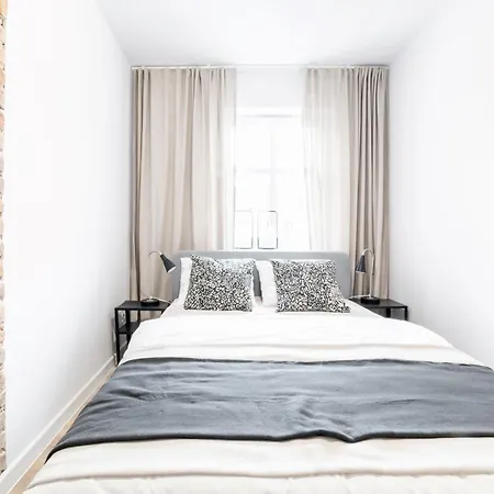 Pamiatkowa 11, 2 Rooms, Self Check In 24h Poznan