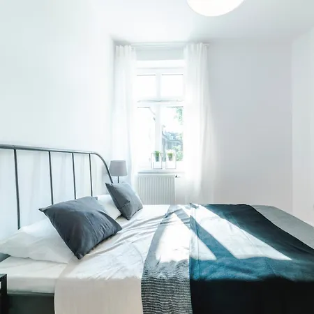 Pamiatkowa 11, 2 Rooms, Self Check In 24h Poznan